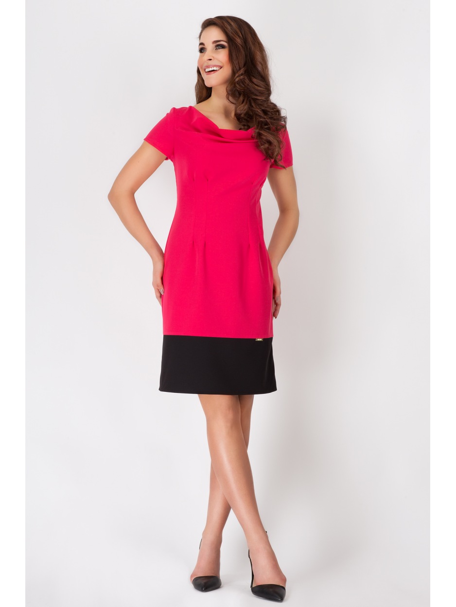 Elegancka letnia sukienka z dekoltem woda i krótkimi rękawami, czerwona - tył