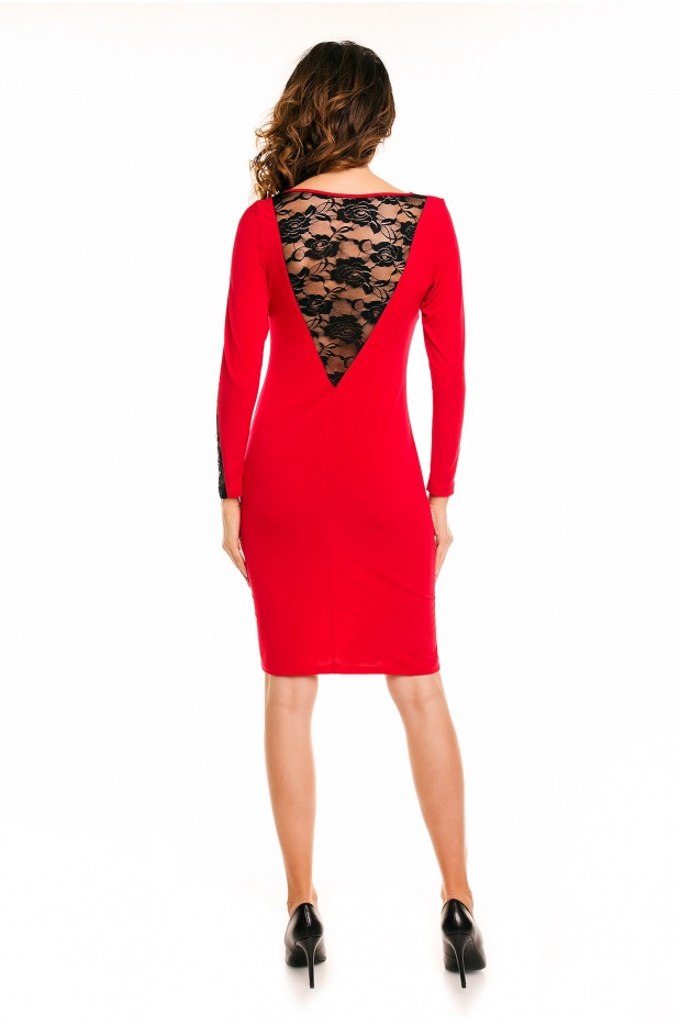 Elegancka, dopasowana sukienka dzianinowa z koronkowymi dodatkami, czerwona - przód