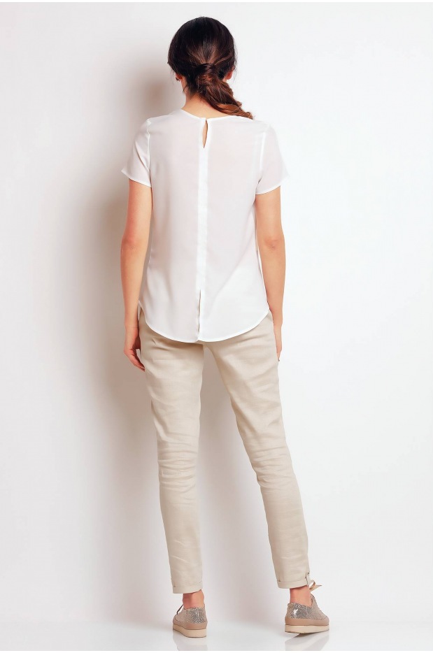 Luźna bluzka z krótkimi rękawami i łezką przy dekolcie, biała - lewo