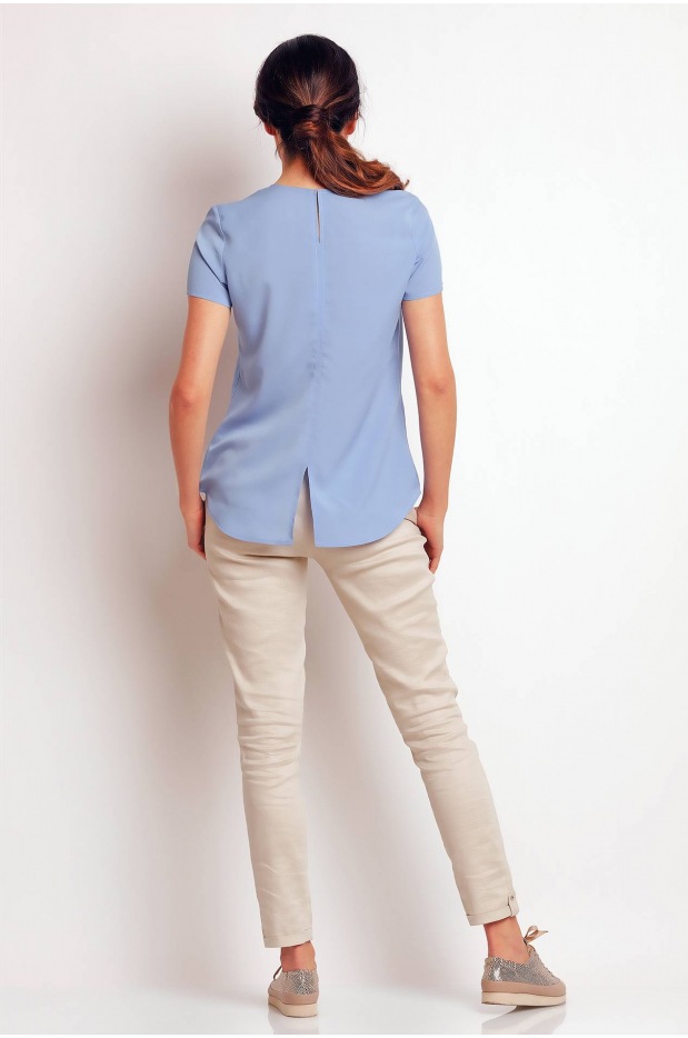 Luźna bluzka z krótkimi rękawami i łezką przy dekolcie, jasnoniebieski - lewo