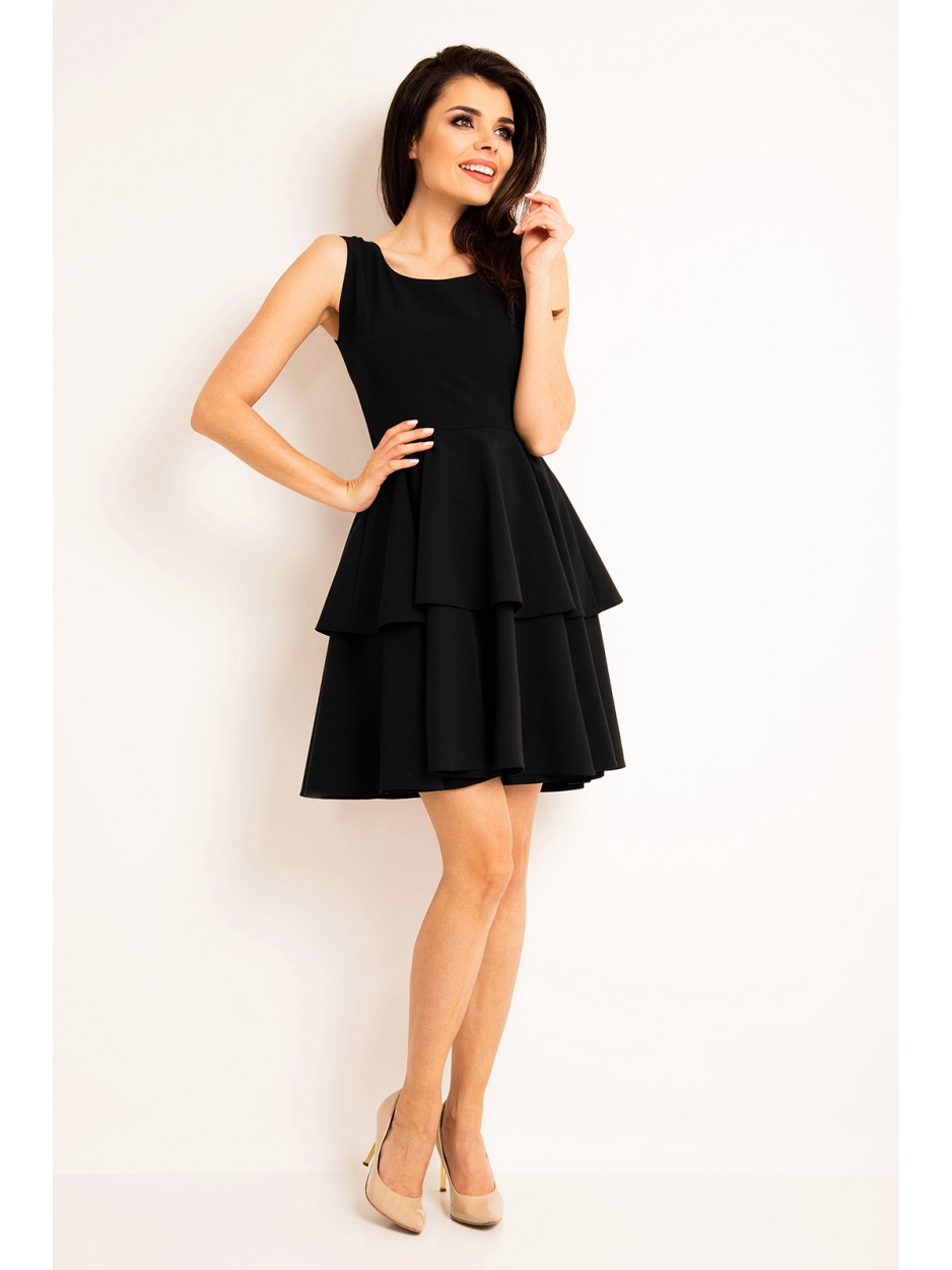 Elegancka sukienka rozkloszowana mini z falbanami, czarna - lewo
