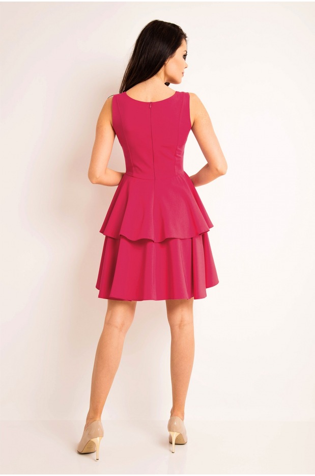 Elegancka sukienka rozkloszowana mini z falbanami, różowa - bok