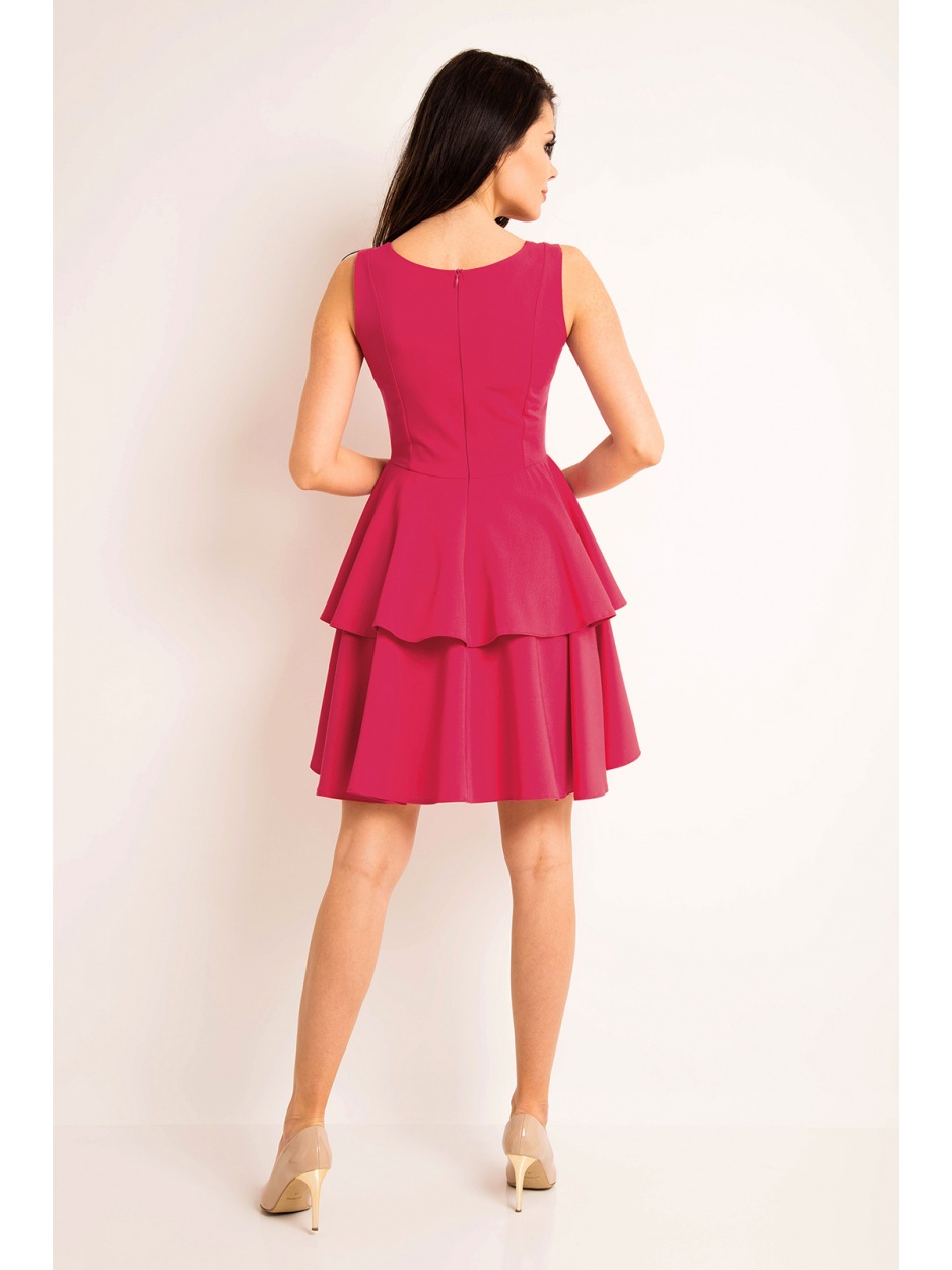 Elegancka sukienka rozkloszowana mini z falbanami, różowa - góra