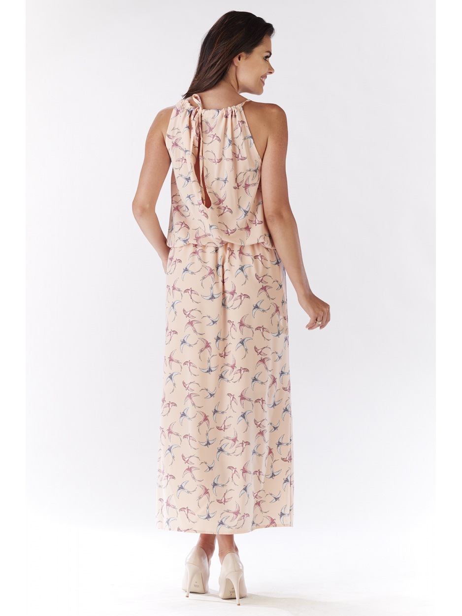 Luźna, letnia, zwiewna sukienka maxi z dekoltem halther, różowe ptaki - góra