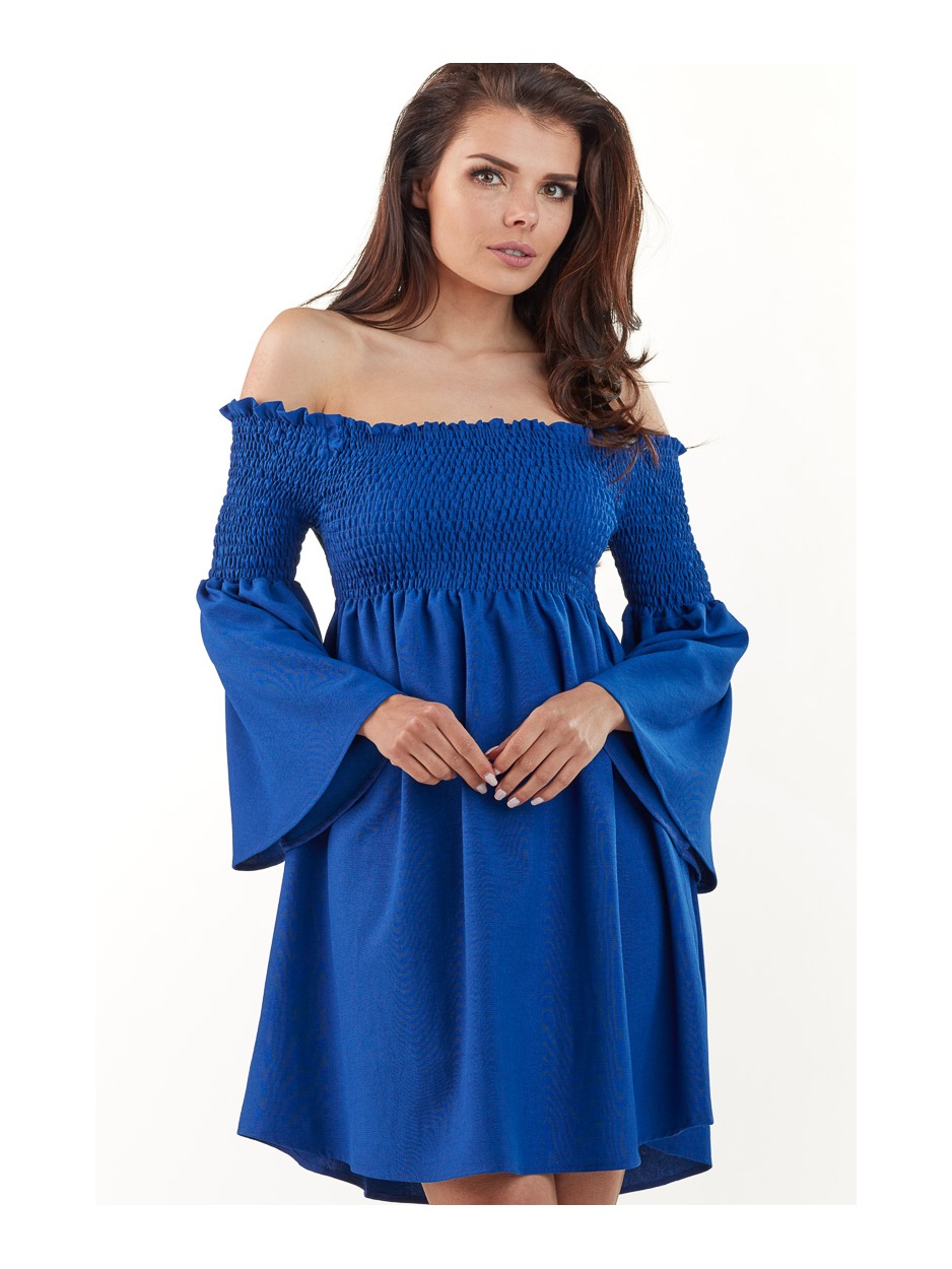 Letnia, zwiewna sukienka hiszpanka mini z długimi, szerokimi rękawami, niebieska - przód