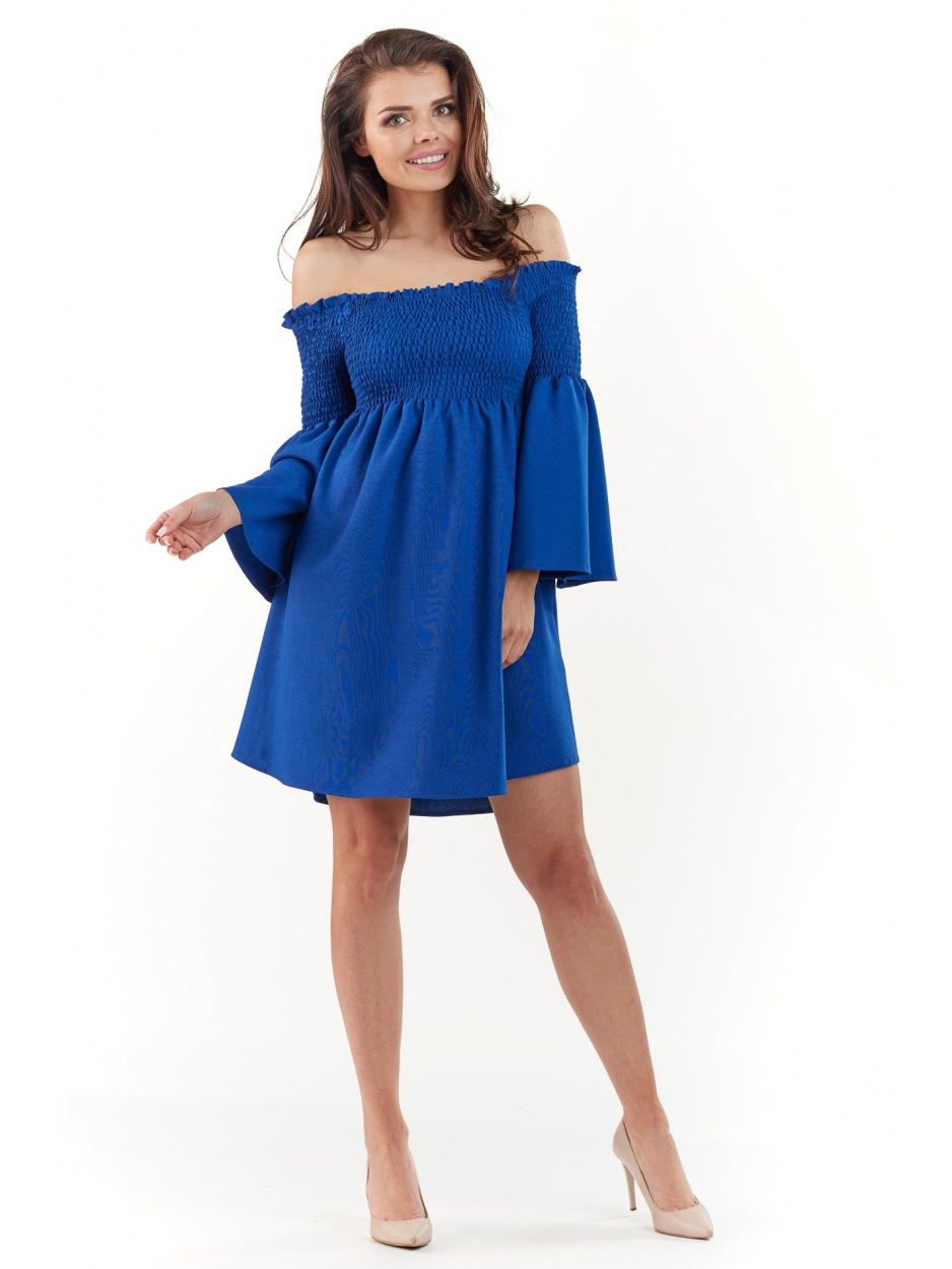 Letnia, zwiewna sukienka hiszpanka mini z długimi, szerokimi rękawami, niebieska - lewo