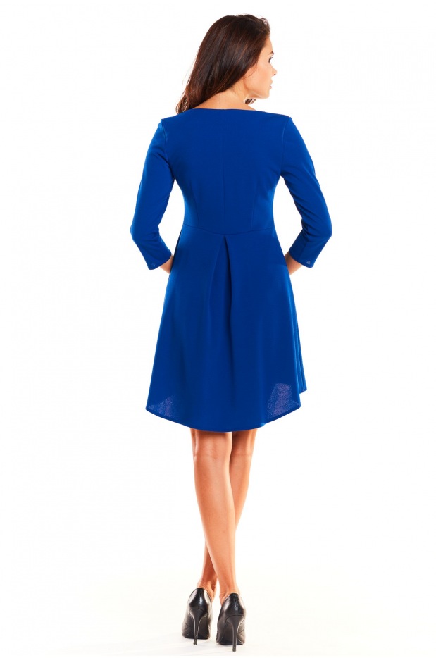 Elegancka, asymetryczna sukienka trapezowa z długimi rękawami, niebieska - przód
