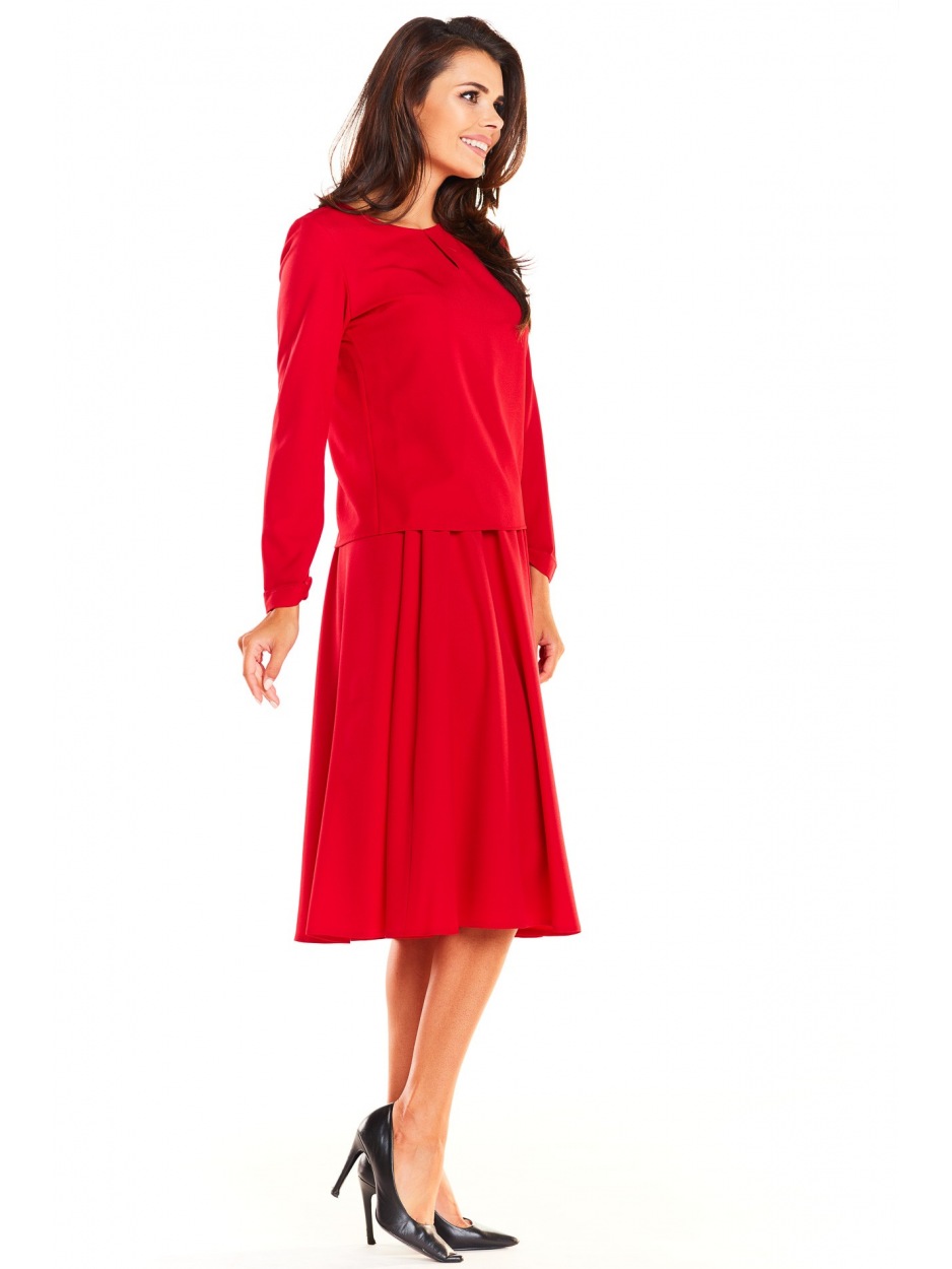 Elegancki komplet: luźna bluzka z długimi rękawami i rozkloszowana spódnica midi, czerwony - przód