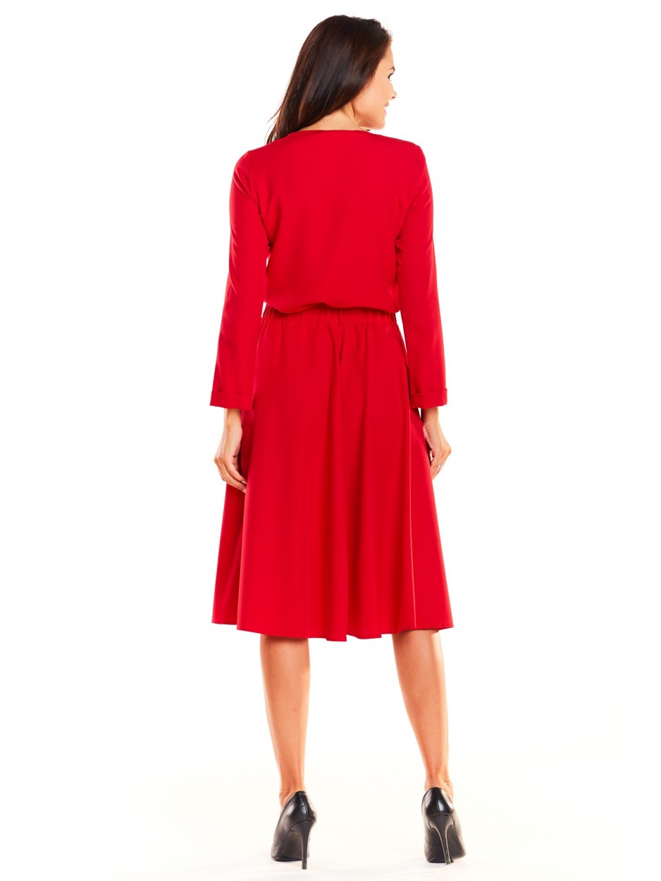 Elegancki komplet: luźna bluzka z długimi rękawami i rozkloszowana spódnica midi, czerwony - bok