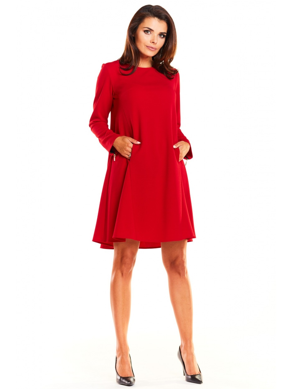 Luźna sukienka trapezowa z kieszeniami i długimi rękawami, czerwona - przód