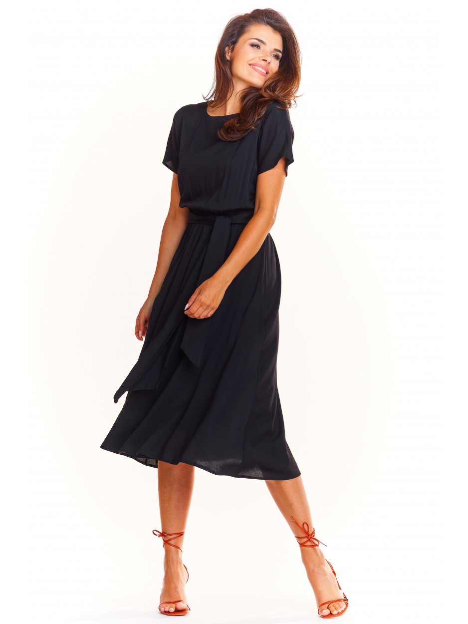 Czarna Midi Sukienka - Elegancja z Krótkim Kimonowym Rękawem - dół