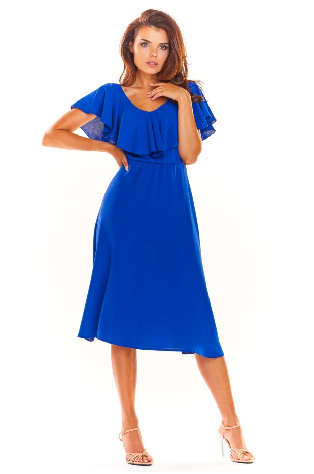 Elegancka, rozkloszowana sukienka midi z zakrytymi ramionami i dekoltem V, niebieska - lewo
