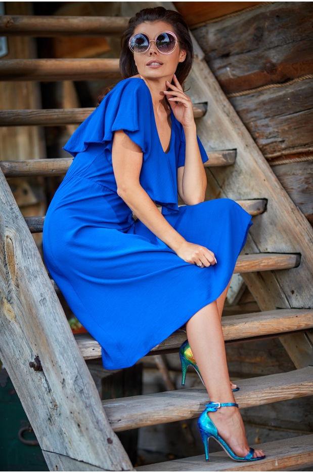 Elegancka, rozkloszowana sukienka midi z zakrytymi ramionami i dekoltem V, niebieska - dół