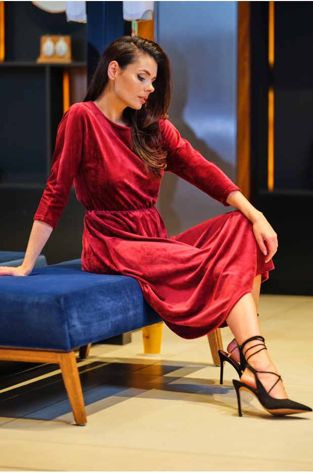 Sukienka Bordowa Pasja – Intensywność Koloru W Eleganckim Stylu - dół