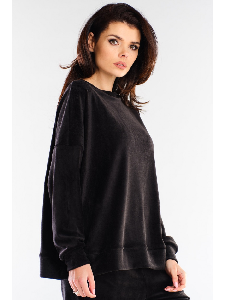 Bluza Oversize Czarna Elegancja – Niezawodna Klasyka w Wygodnym Wydaniu