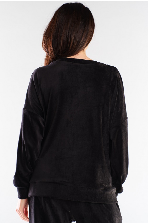 Bluza Oversize Czarna Elegancja – Niezawodna Klasyka w Wygodnym Wydaniu