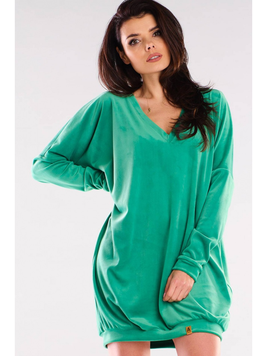 Oversizowa Sukienka Welurowa Zielony Rajs – Wygodny Luksus w Zgodzie z Modą - prawo