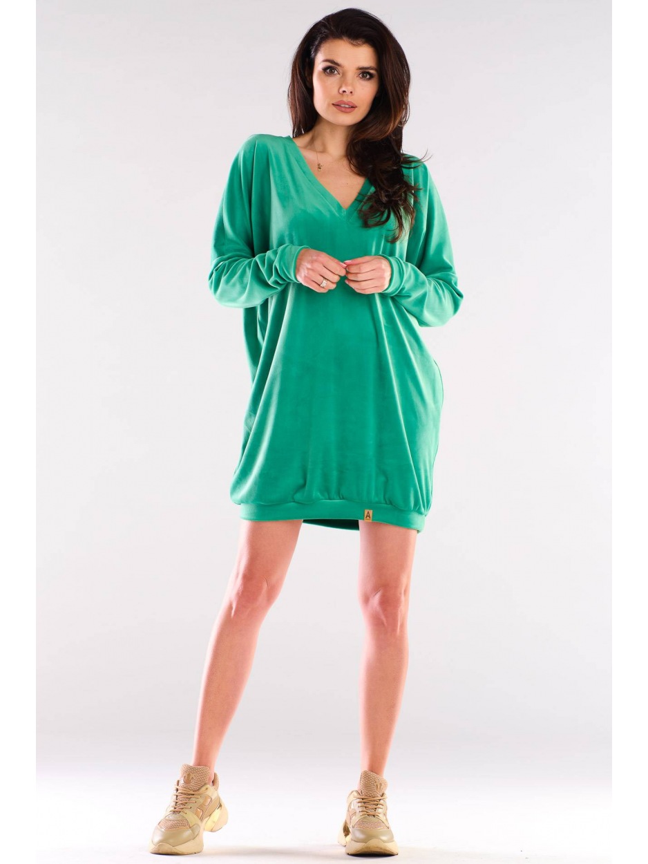 Oversizowa Sukienka Welurowa Zielony Rajs – Wygodny Luksus w Zgodzie z Modą - góra