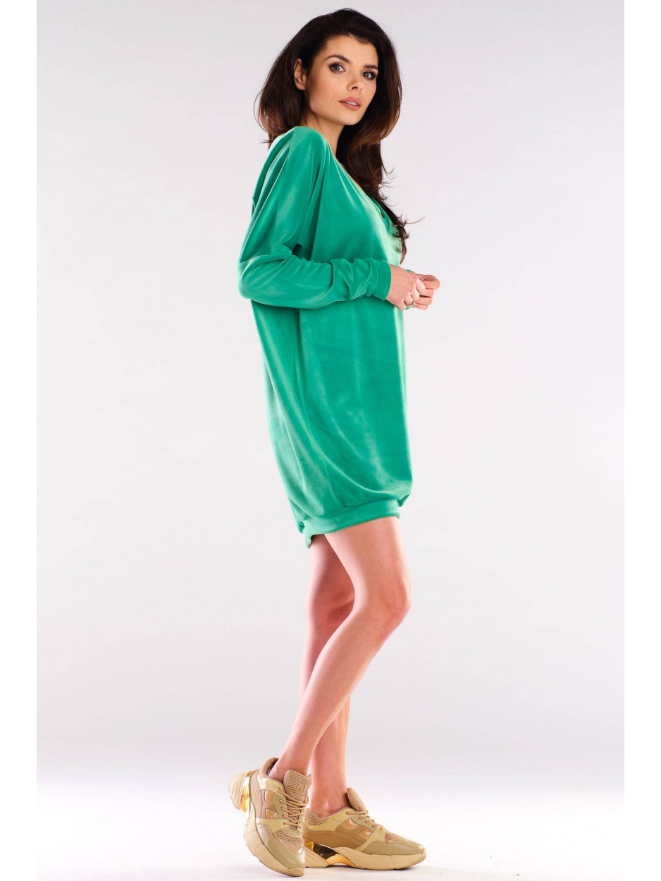 Oversizowa Sukienka Welurowa Zielony Rajs – Wygodny Luksus w Zgodzie z Modą - dół