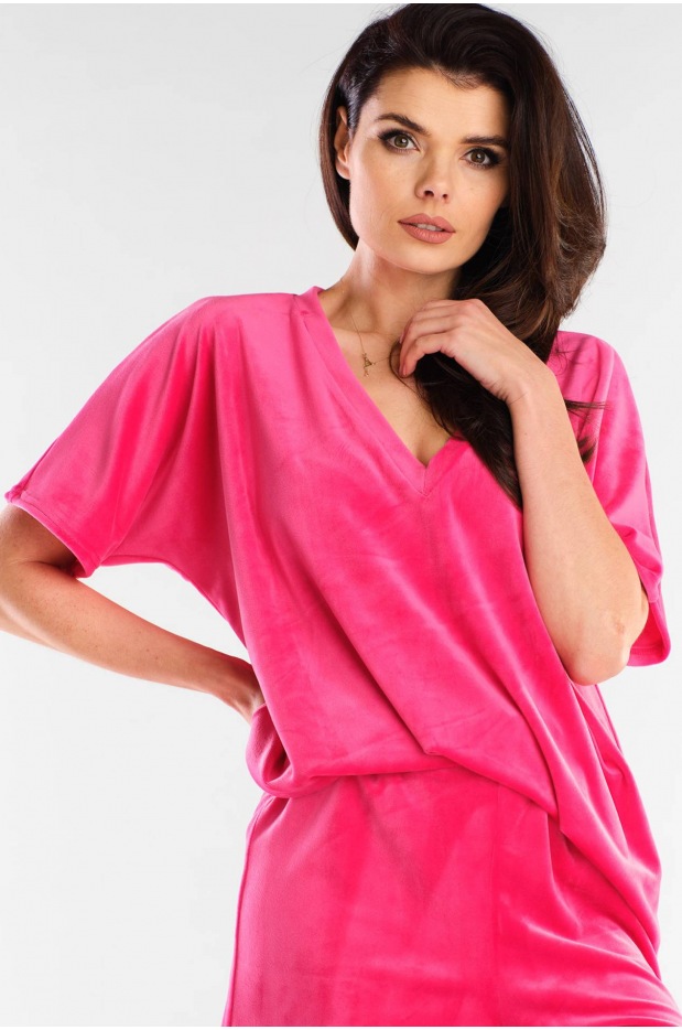 Luźna, kimonowa bluzka welurowa z długimi rękawami i dekoltem V, różowa - bok
