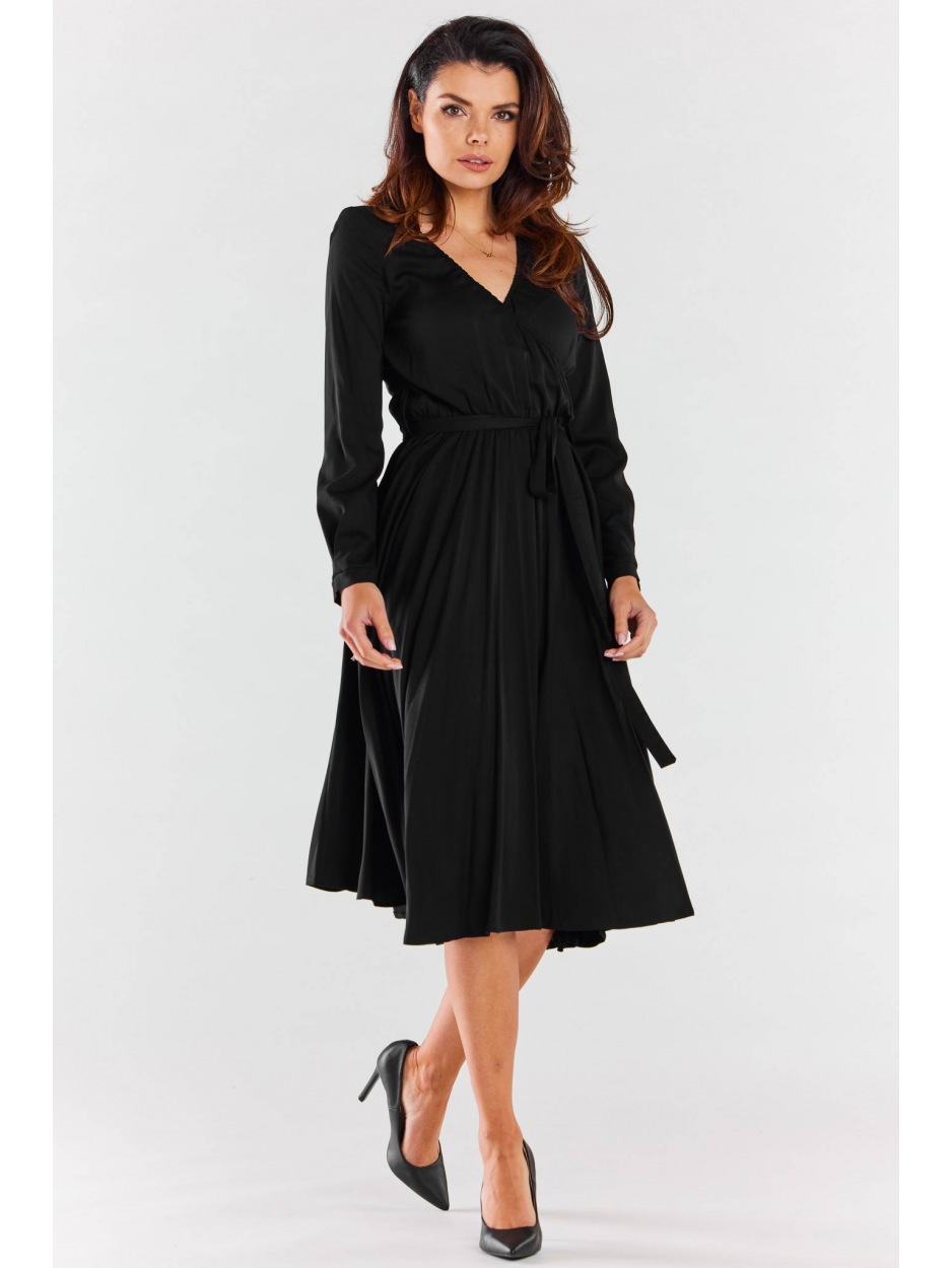 Rozkloszowana sukienka midi z kopertowym dekoltem z wiskozy, czarna - tył