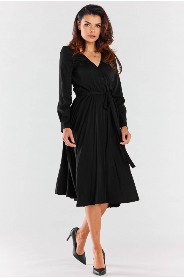 Rozkloszowana sukienka midi z kopertowym dekoltem z wiskozy, czarna - tył