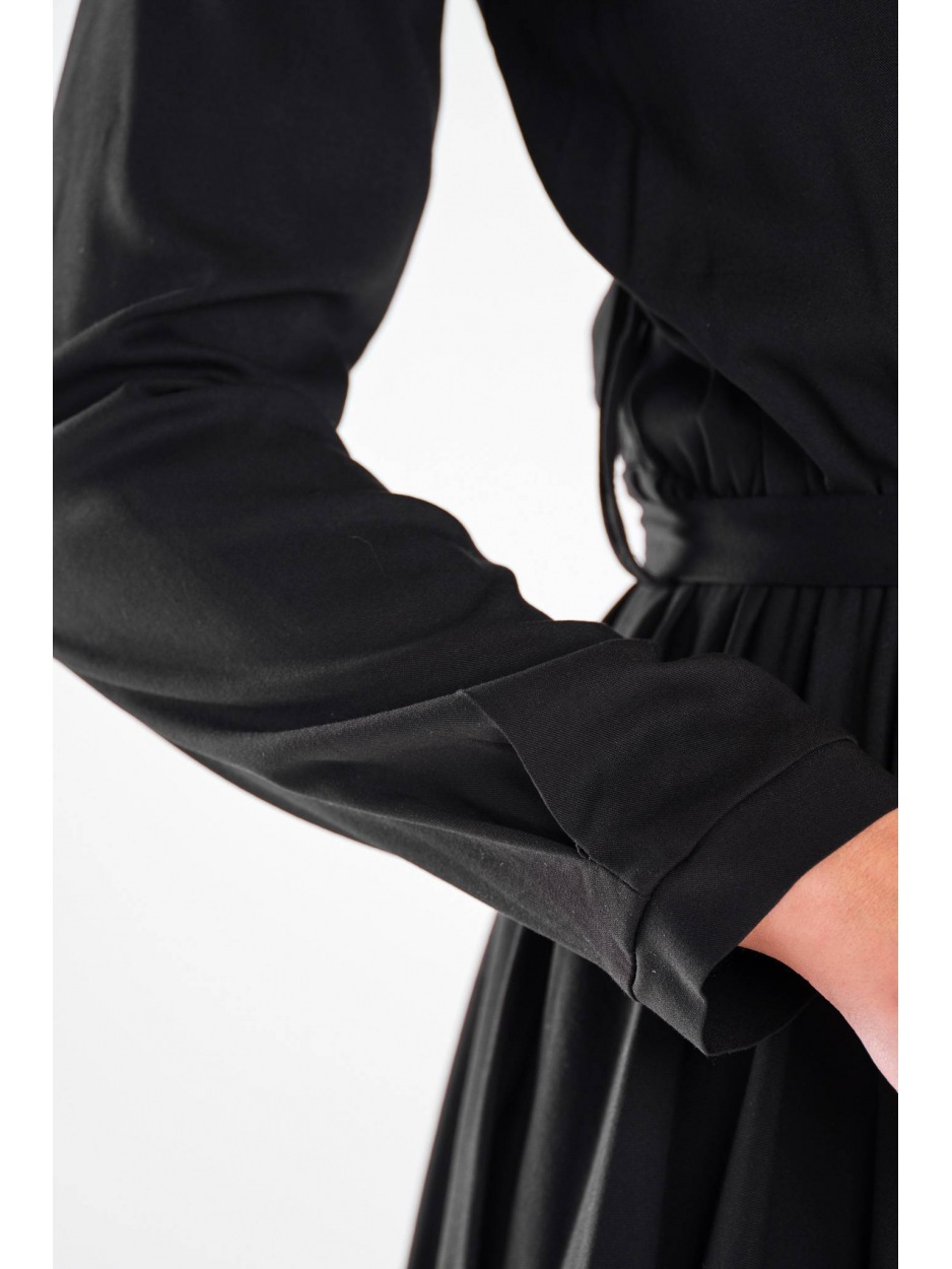 Rozkloszowana sukienka midi z kopertowym dekoltem z wiskozy, czarna - prawo