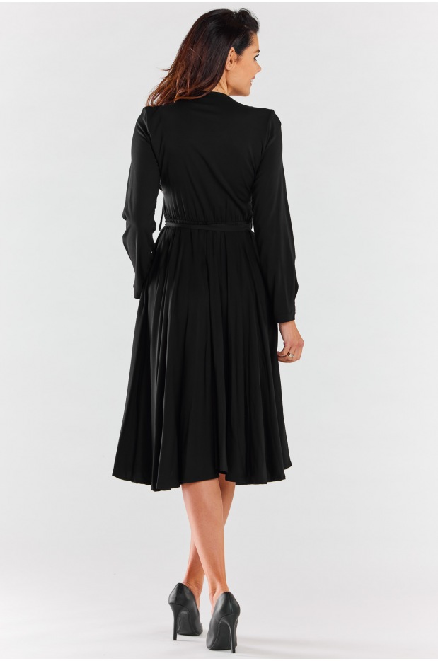 Rozkloszowana sukienka midi z kopertowym dekoltem z wiskozy, czarna - przód