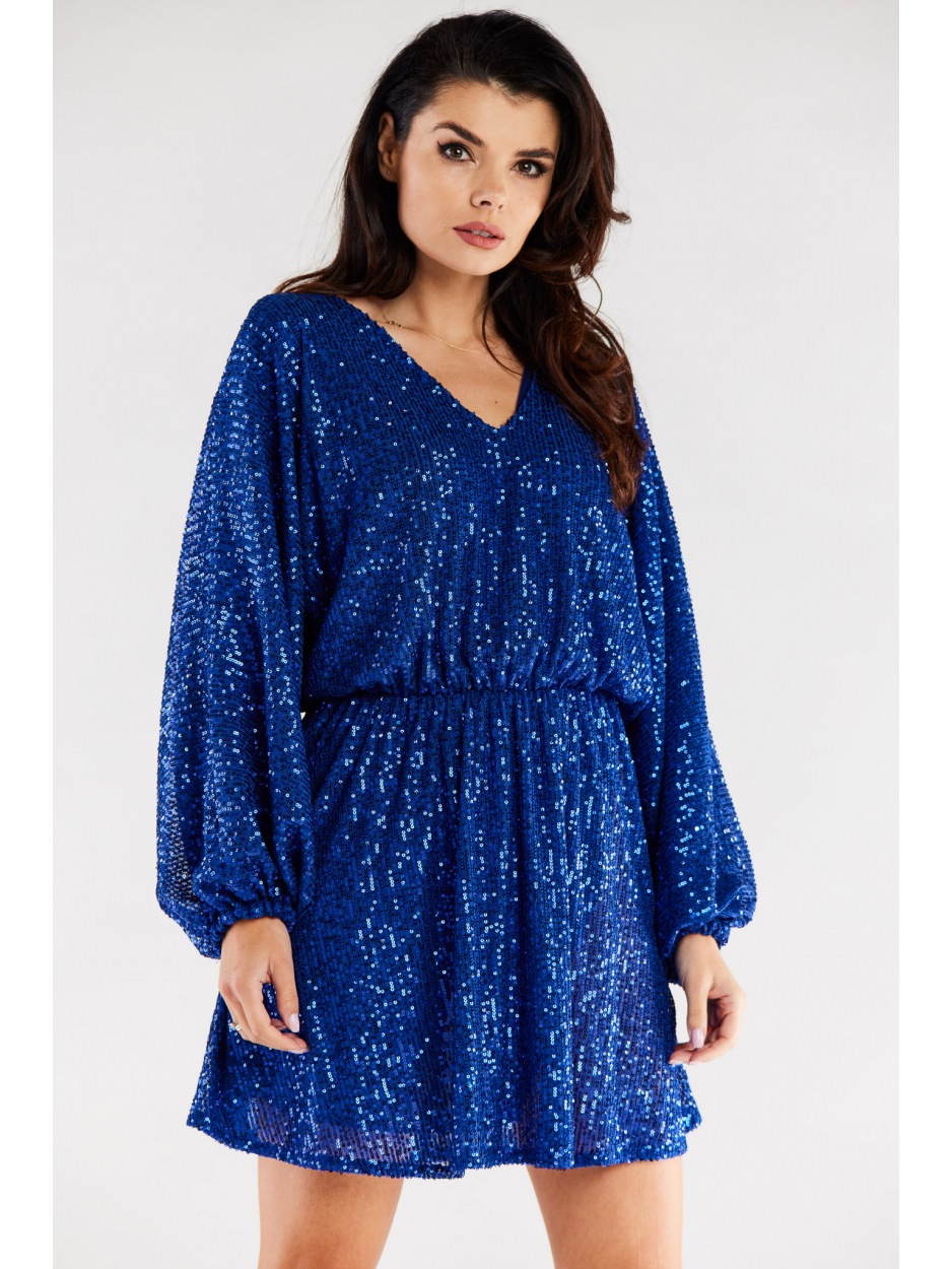 Oversizowa mini sukienka z cekinów z długimi rękawami, chabrowy niebieski - lewo