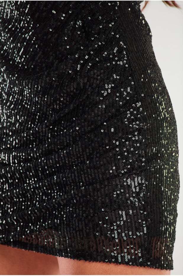 Cekinowa sukienka mini na ramiączkach czarna - przód