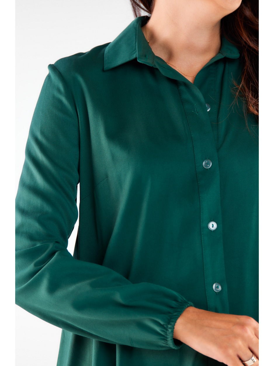 Asymetryczna koszula z wiskozy z dłuższym tyłem, butelkowa zieleń - przód