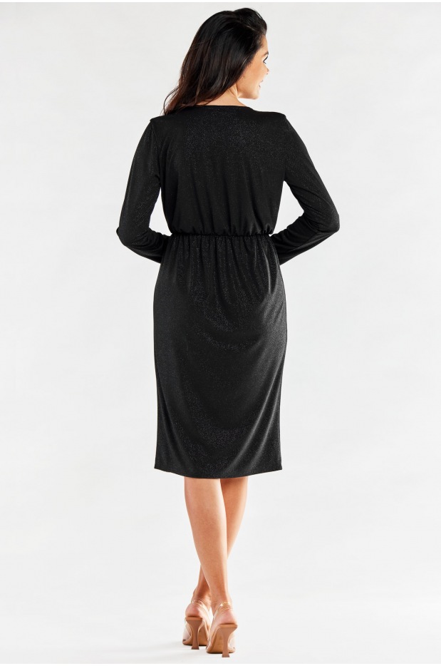 Brokatowa sukienka midi z kopertowym dekoltem i długimi rękawami,  czarna - lewo