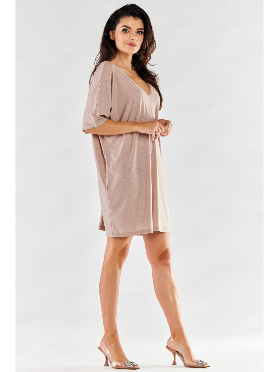 Brokatowa, oversizowa sukienka mini o luźnym fasonie i prostym kroju, beżowa - góra