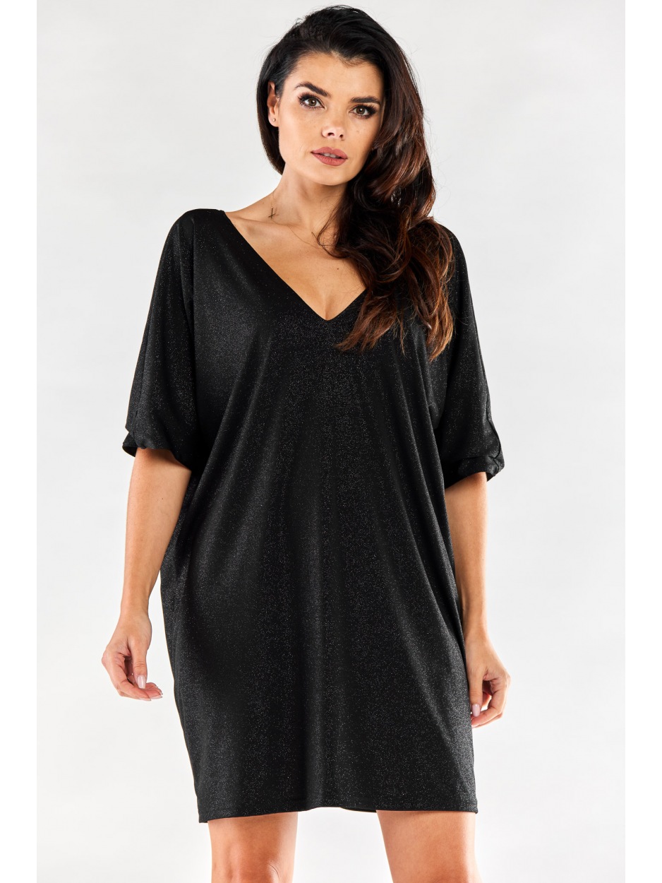 Brokatowa, oversizowa sukienka mini o luźnym fasonie i prostym kroju, czarna - dół