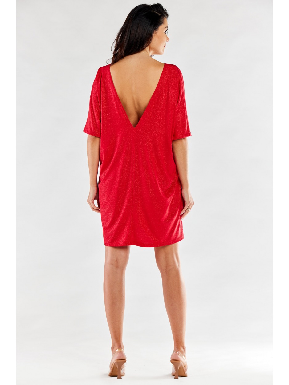 Brokatowa, oversizowa sukienka mini o luźnym fasonie i prostym kroju, czerwona - przód