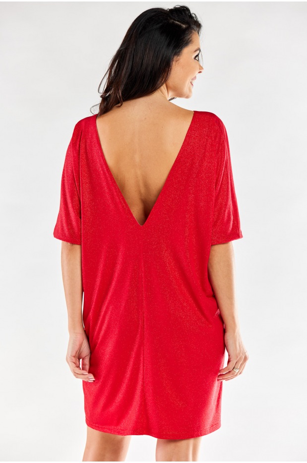 Brokatowa, oversizowa sukienka mini o luźnym fasonie i prostym kroju, czerwona - bok