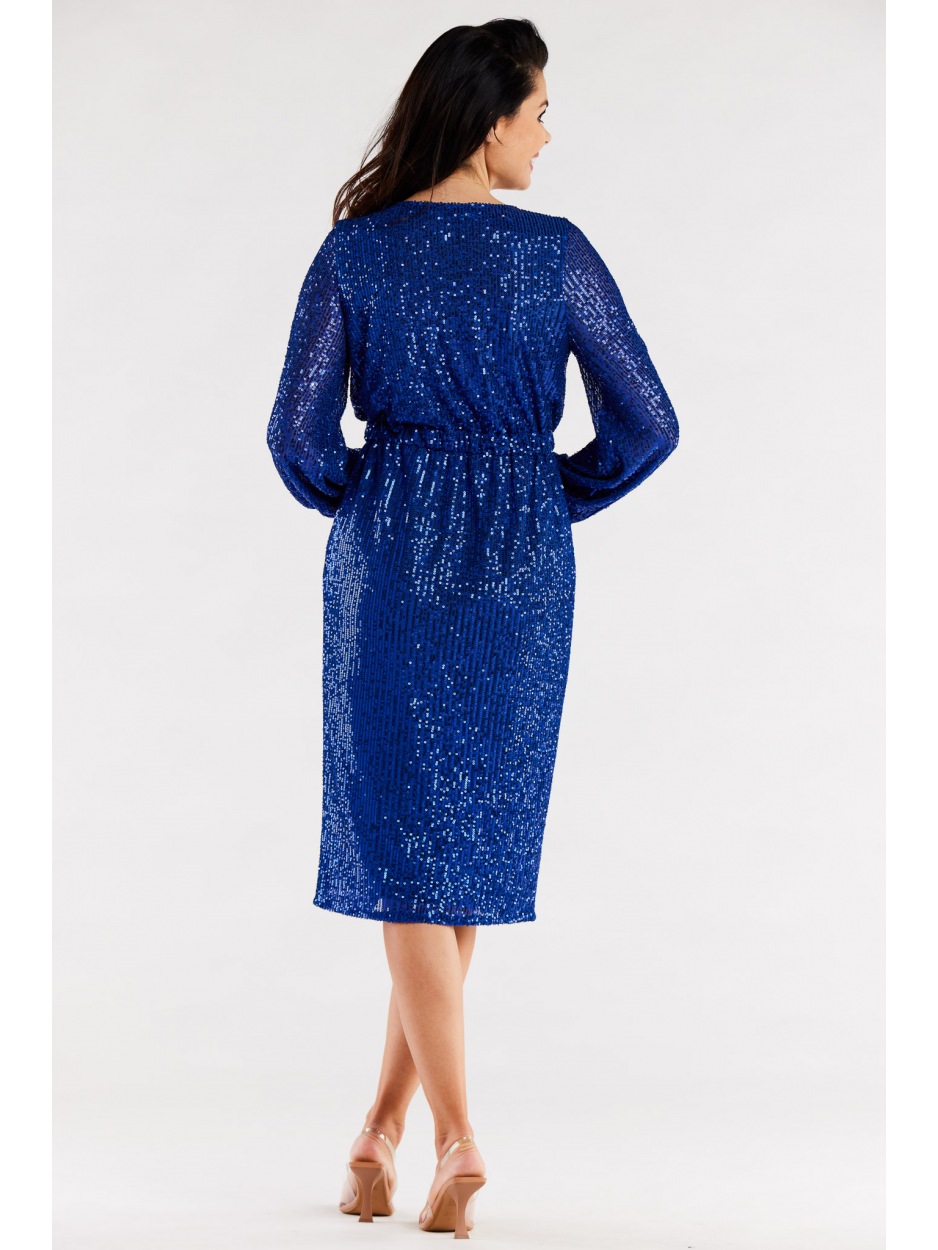Asymetryczna cekinowa sukienka z kopertowym dekoltem i długimi rękawami, kobaltowy niebieski - przód