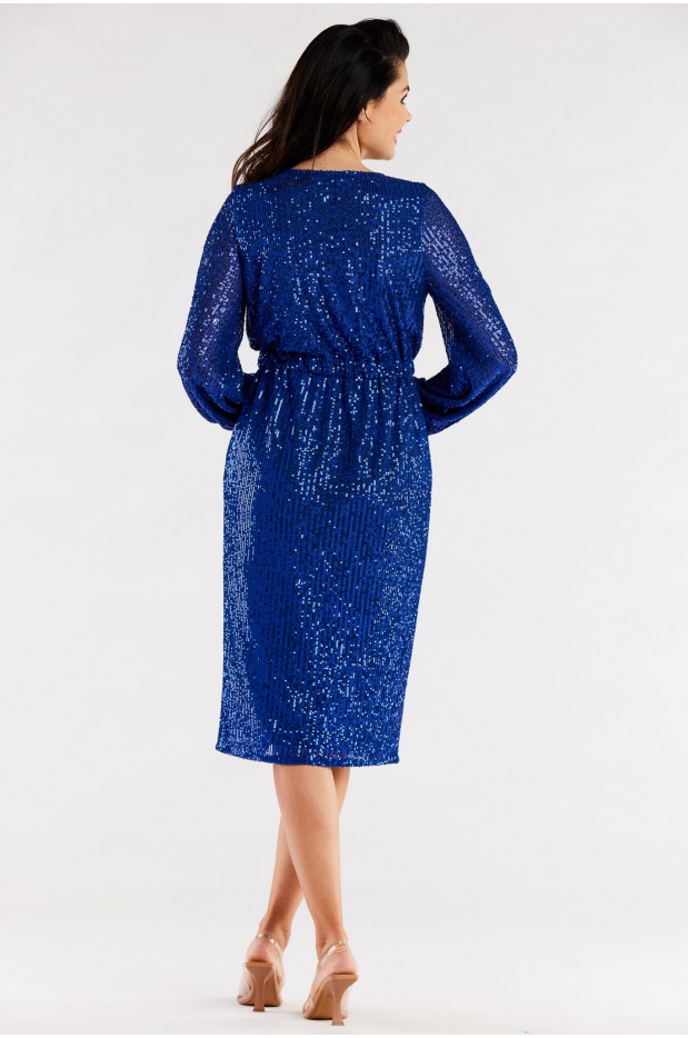 Asymetryczna cekinowa sukienka z kopertowym dekoltem i długimi rękawami, kobaltowy niebieski - detal