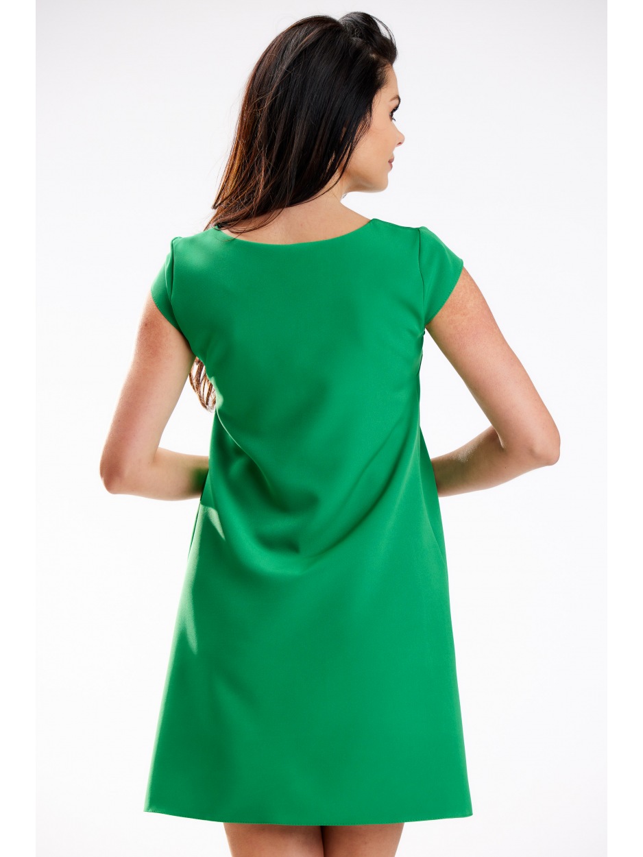 Trapezowa sukienka mini z krótkimi rękawami, trawiasta zieleń - przód