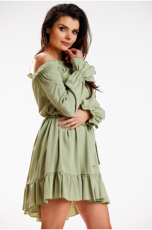 Trapezowa sukienka hiszpanka z falbaną i długimi rękawami z wiskozy, kolor zielony groszek - przód