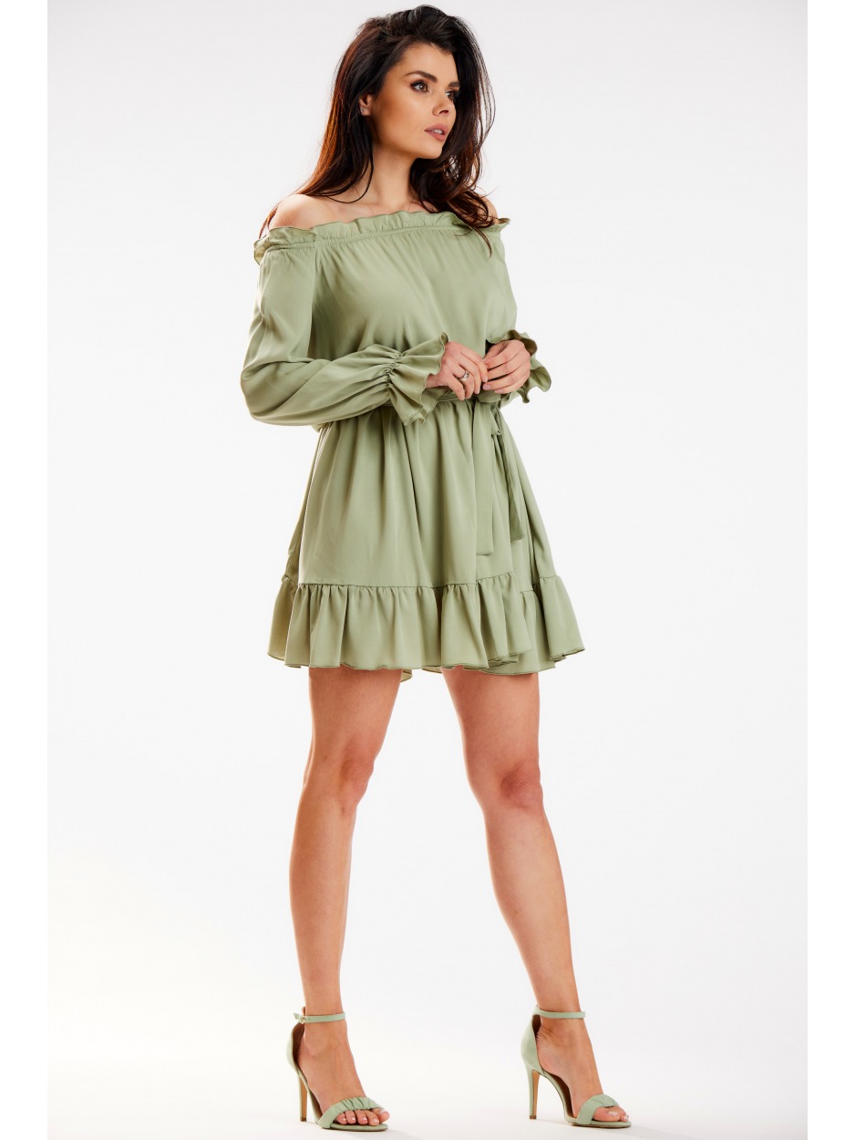 Trapezowa sukienka hiszpanka z falbaną i długimi rękawami z wiskozy, kolor zielony groszek - lewo