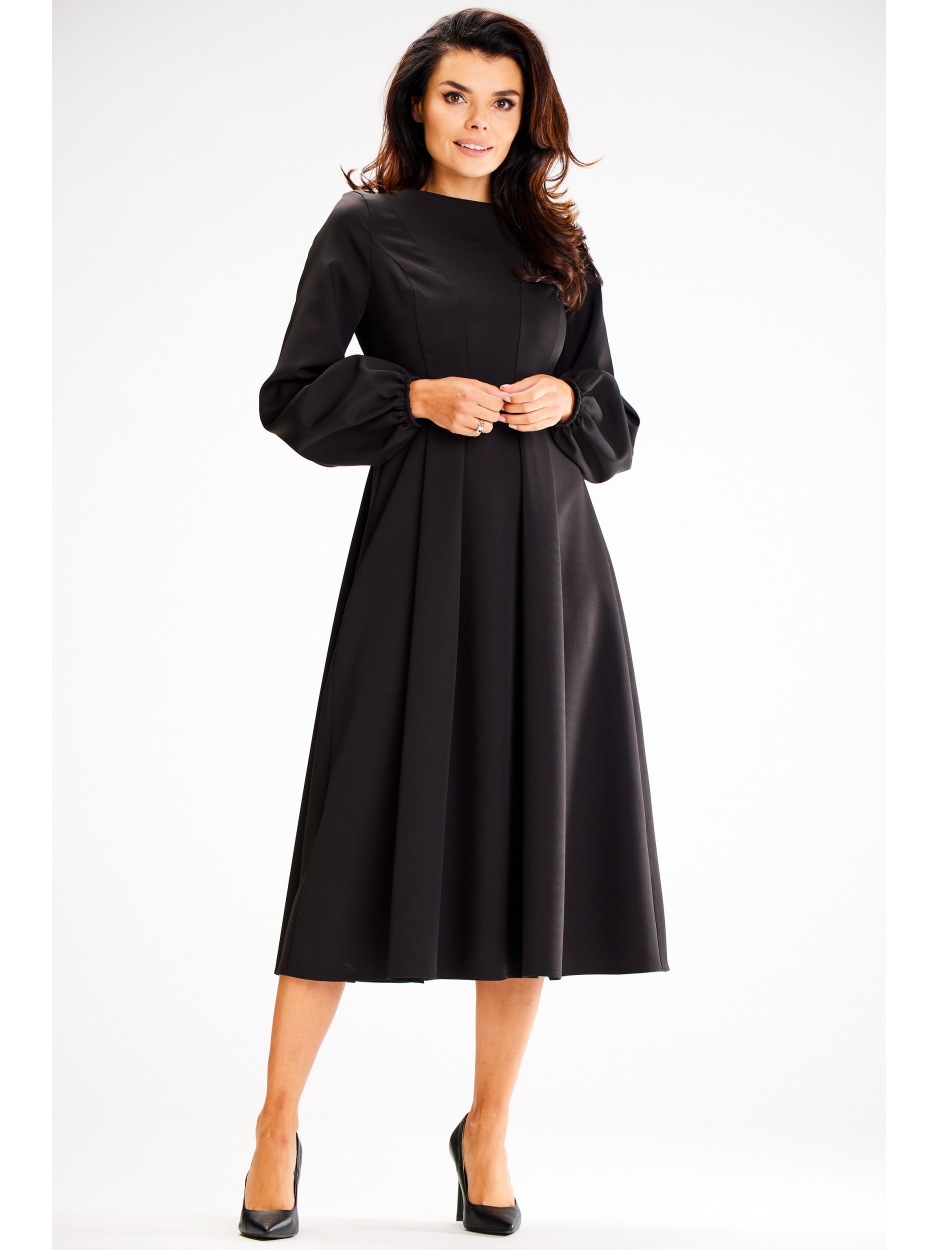 Elegancka sukienka midi z zaszewkami i długim rękawem, czarna - przód