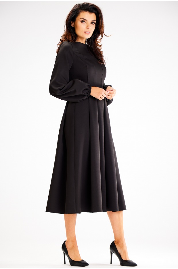 Elegancka sukienka midi z zaszewkami i długim rękawem, czarna - bok