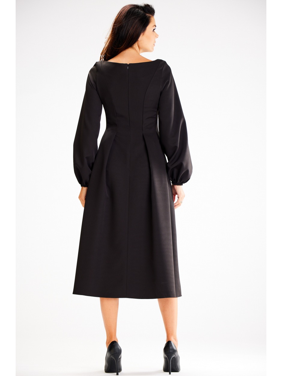 Elegancka sukienka midi z zaszewkami i długim rękawem, czarna - lewo