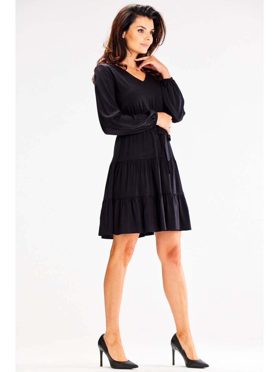 Rozkloszowana sukienka mini z długim rękawem dekolt V, czarna - bok