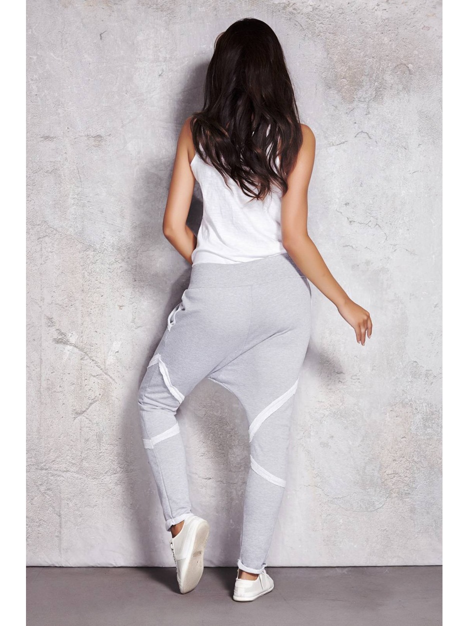 Spodnie dresowe streetwear z obniżonym krokiem – szary melanż - przód