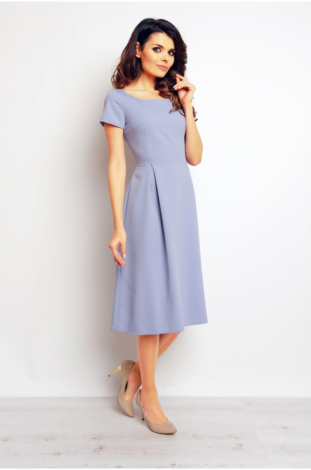 Elegancka sukienka midi z kontrafałdami i krótkimi rękawami, niebieski - lewo