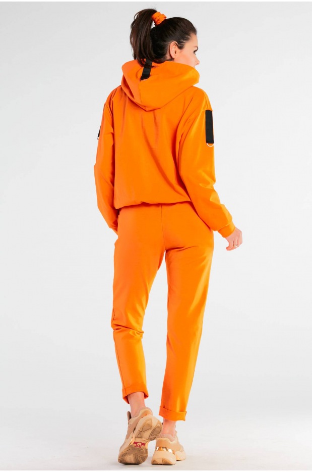 Spodnie dresowe bawełniane z kieszeniami, pomarańczowe - przód