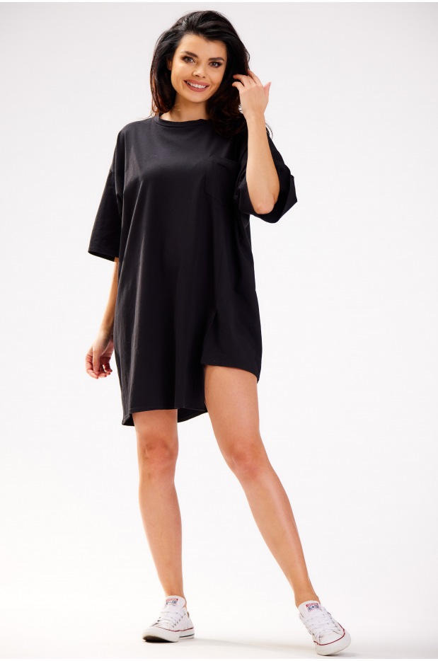 Oversizowa, sukienka mini t-shirtowa z krótkim rękawem, czarna - lewo