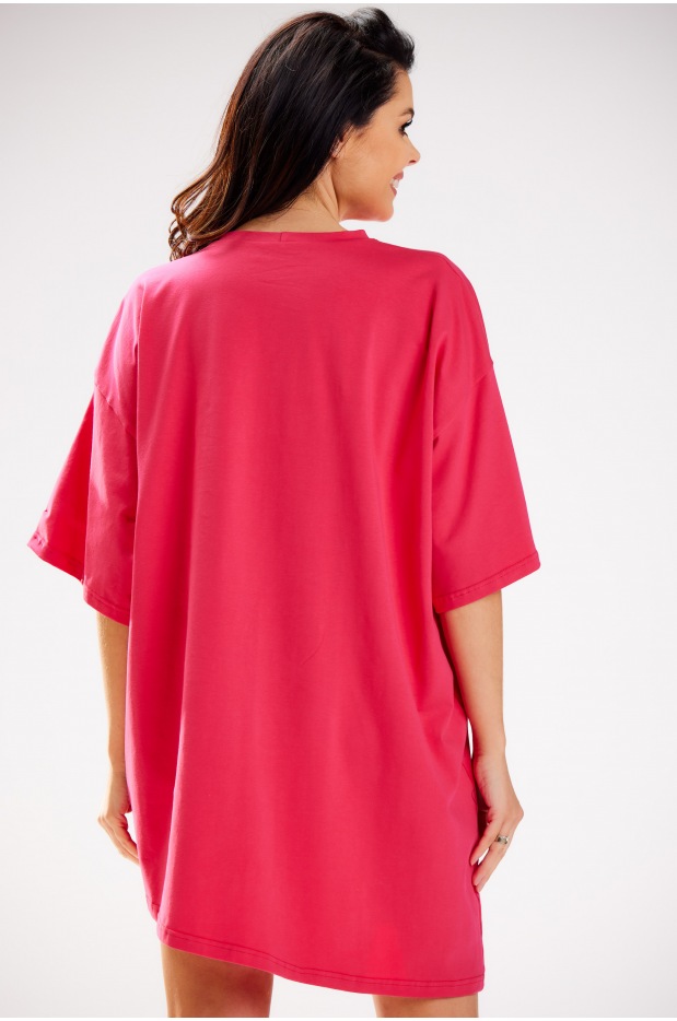 Oversizowa, sukienka mini t-shirtowa z krótkim rękawem, różowa - lewo
